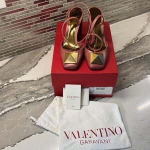 Valentino Garavani One Stud BlockHeel Color: Gingerbread Size 36 EU; US Size 6